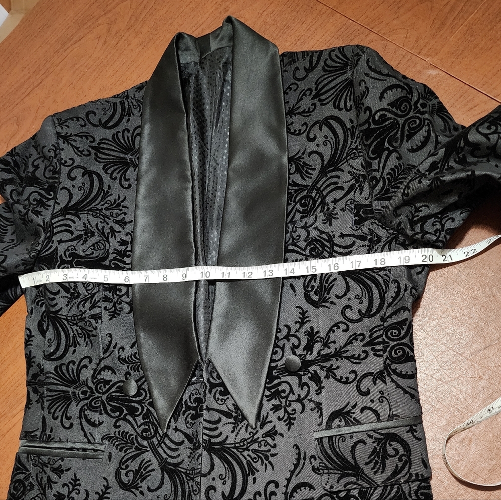 NWOT - Elegant Black and Gray Floral Blazer - Picture 3 of 9